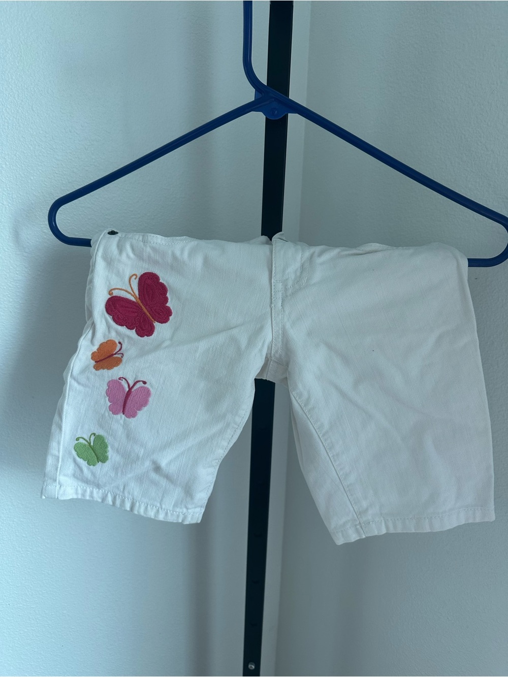 Crazy 8 white embroidered shorts size 7